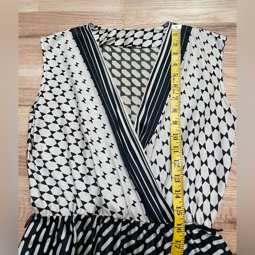 Vintage geometric V neck dress - Picture 7 of 7